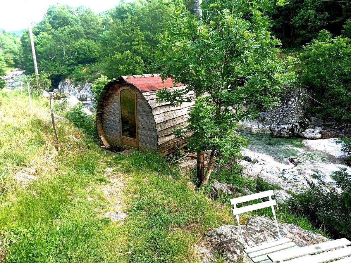 Cabane écologique au bord de l'eau in Laboule, Parc naturel régional des Monts d'Ardèche