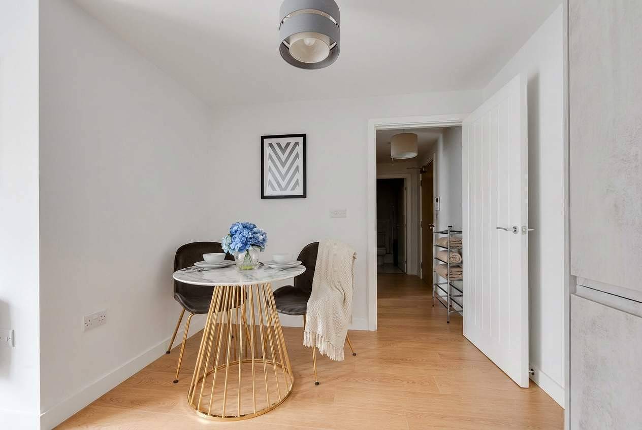 Entire apartment, Modern 1 Bed Flat in a Converted Mill w Parking in Leeds, West Yorkshire