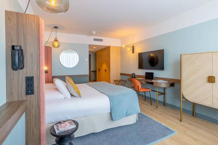 Hôtel pour 3 personnes, avec Jacuzzi et Terrasse ainsi que Jardin et Piscine dans Casino Grand Cercle - 4