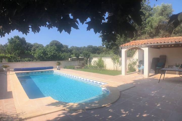 Location de vacances pour 6 personnes, avec jardin et terrasse à Montaren-et-Saint-Médiers