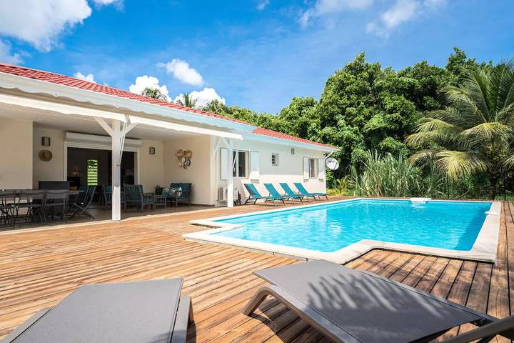 Villa pour 10 personnes, avec piscine ainsi que terrasse et jardin - 1
