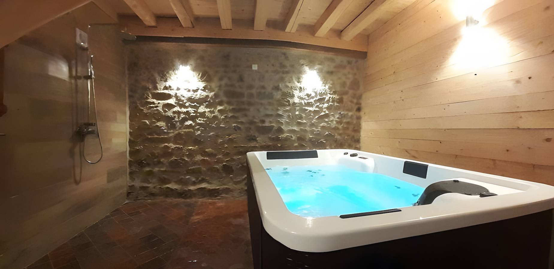 Gîte de Preney : maison de vacances avec terrasse et jardin privés in Saulieu, Région de Montbard