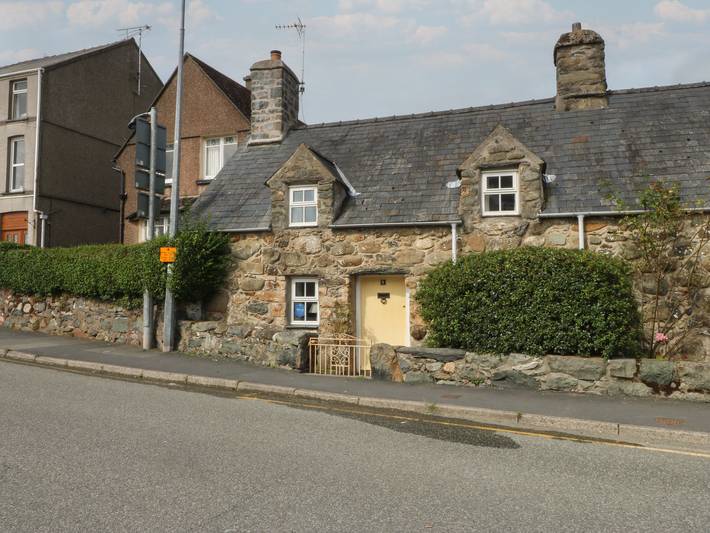 Cottage for 4 people, with garden, with pets in Criccieth