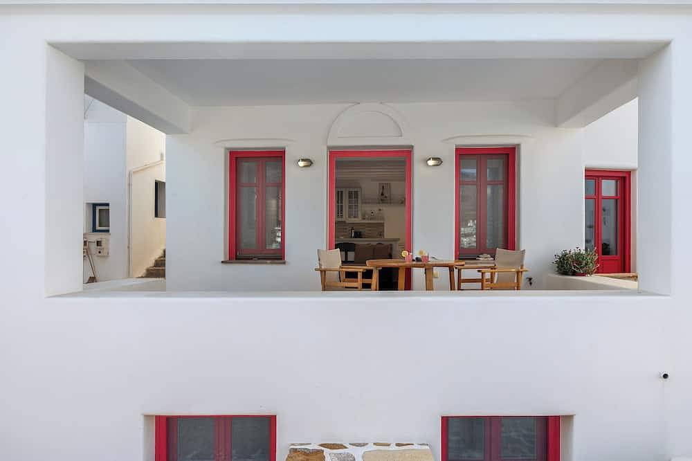 Entire apartment, Apartment 'Nicolas House 2' with Sea View, Private Terrace and Air Conditioning in Amorgos