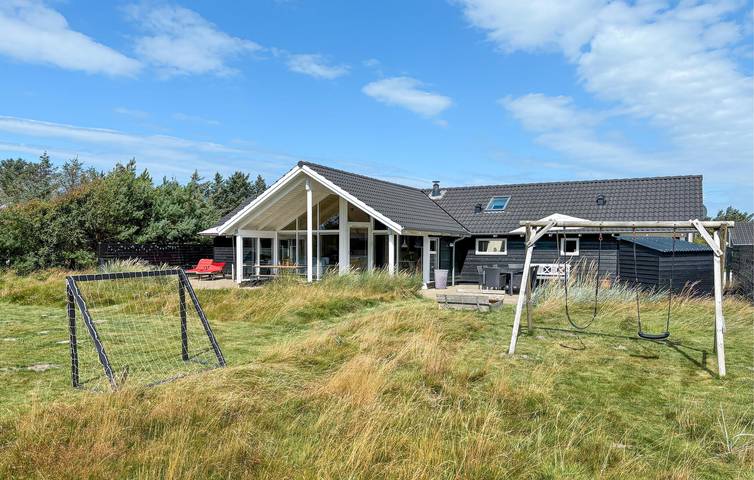 Ferienhaus für 8 Personen, mit Sauna und Whirlpool sowie Terrasse und Garten in Grønhøj Strand