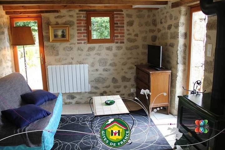 Gîte pour 2 personnes, avec terrasse et jardin à Peyrat-la-Nonière - 4