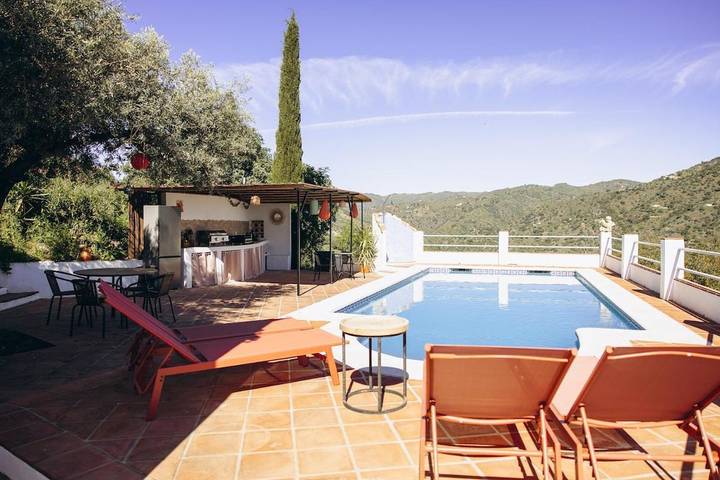 Casa rural para 6 personas, con Balcón y Terraza además de Jardín y Piscina en Comares - 2