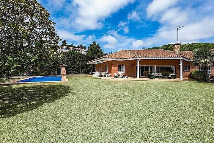 Villa for 10 people, with garden and pool as well as view - 1