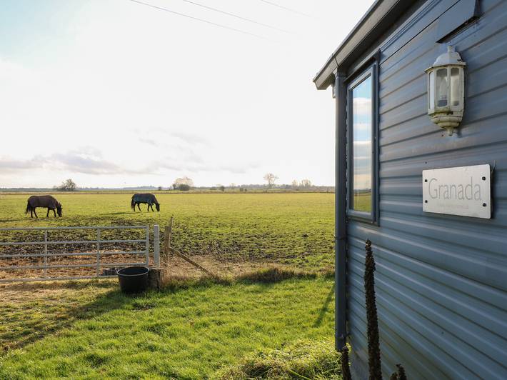 Glamping for 3 people in Cambridgeshire