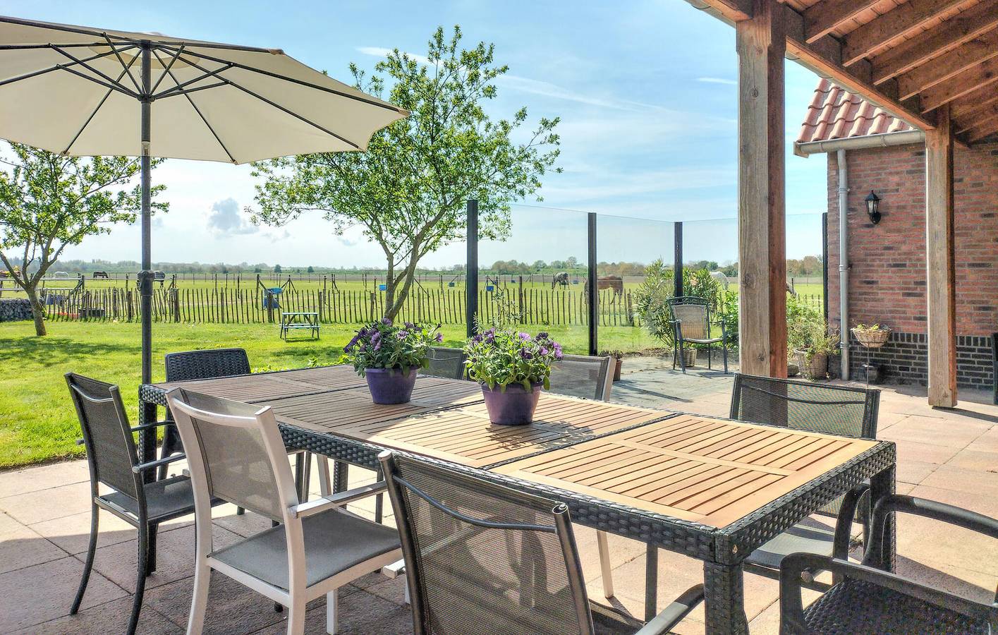 Holiday home for 10 people with terrace in Dreischor, Zeeland Coast