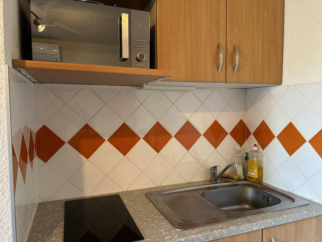 Entire apartment, Saint Cyprien: Cosy T2 Climatisé, Parking Privé, Cour Fermée, À 500m Plage et Port in Saint-Cyprien-Plage, Saint-Cyprien