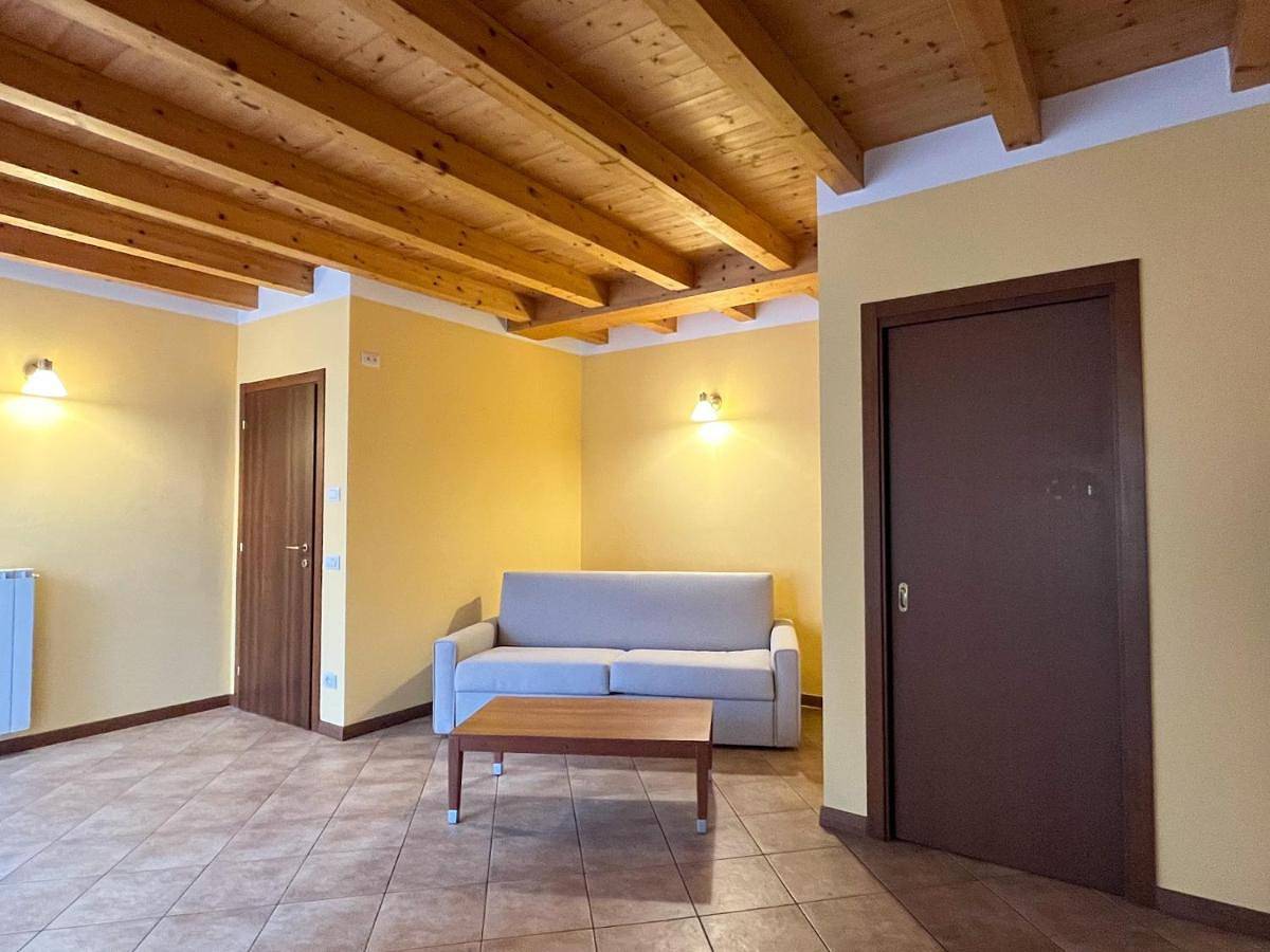 Appartement entier, Casa Vacanze al Lago P2 in Monasterolo del Castello, Alpes bergamasques orientaux