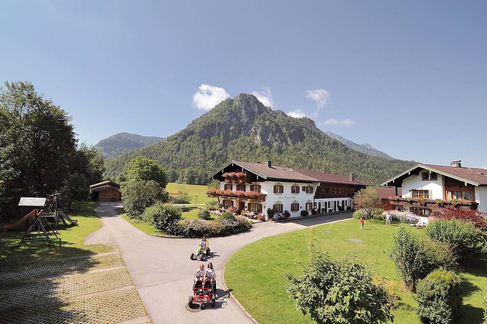 Ganze Wohnung, Ferienwohnung Teisenberg, Nebenhaus, 2 Pers, Terrassen Ost und Westseite, 54 qm in Inzell, Bayerische Alpen