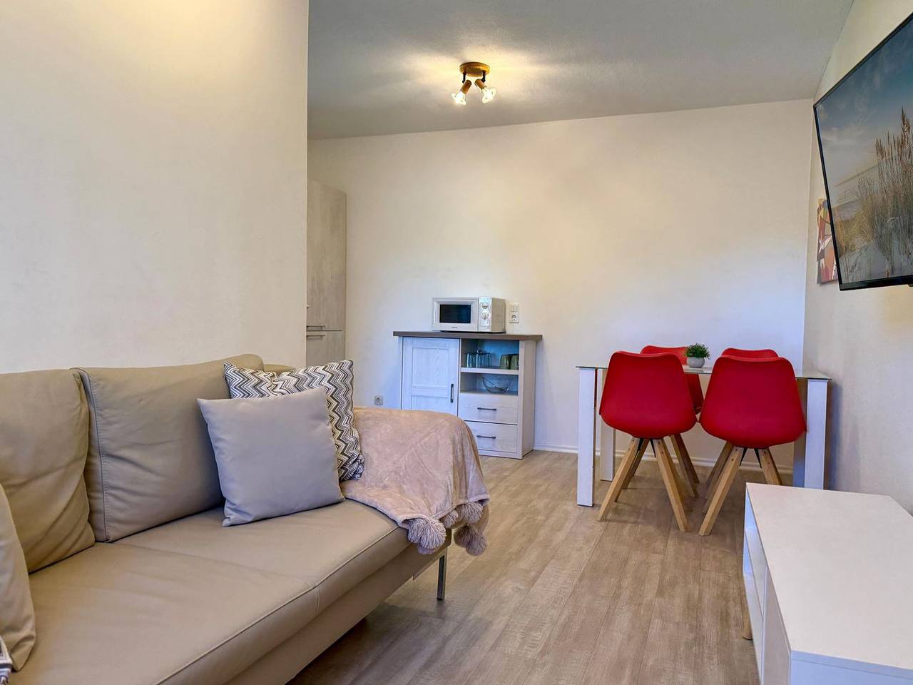 Ganze Wohnung, Komfortable Ferienwohnung mit Terrasse und Garten in ländlicher Umgebung in Neu Hirschburg, Ribnitz-Damgarten