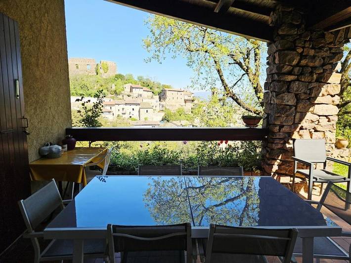Location de vacances pour 9 personnes, avec jardin ainsi que vue et piscine à Saint-Georges-les-Bains - 4