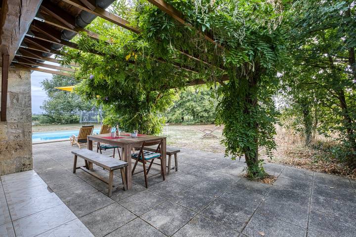 Casa de Vacaciones 'La Musardière' con Piscina Privada, Terraza Privada y Wi-Fi in Champagnolles, Región de Jonzac
