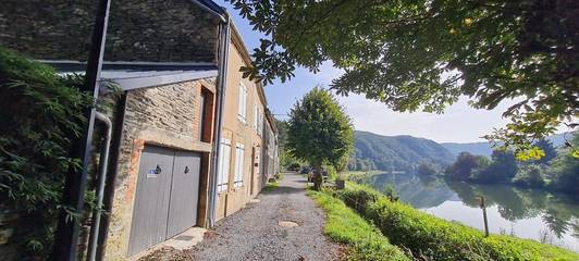 Location de vacances pour 6 personnes, avec vue ainsi que jardin et terrasse à Joigny-sur-Meuse