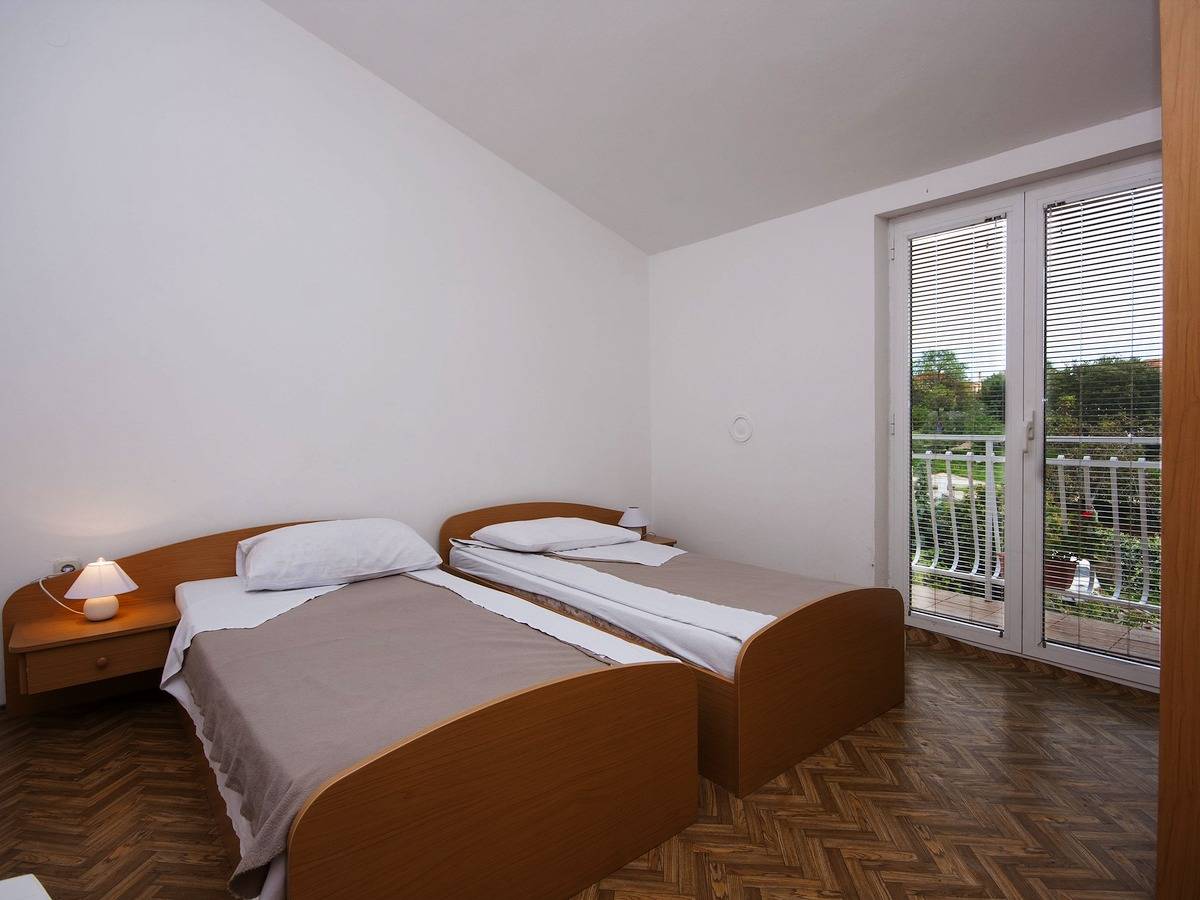 Ganze Wohnung, Apartment Bajan A3 mit einem Schlafzimmer in der Nähe des Meeres in Zaboric, Šibenik-Knin