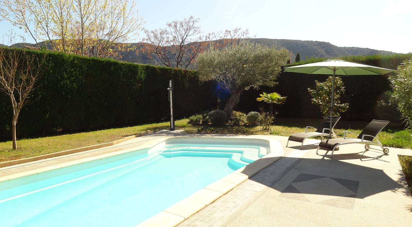 Confortable villa avec piscine privative, climatisation in Maubec, Parc naturel régional du Luberon