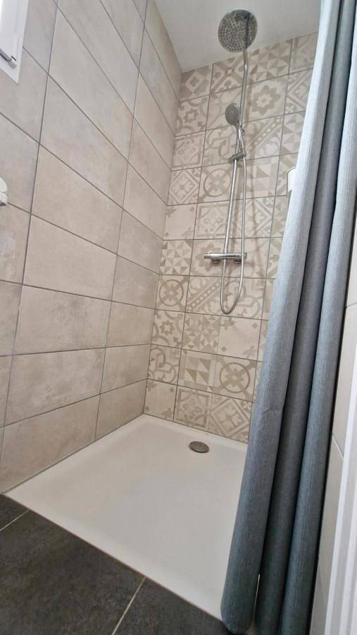 Gîte pour 2 personnes, avec Terrasse et Jardin à Plouvorn - 2