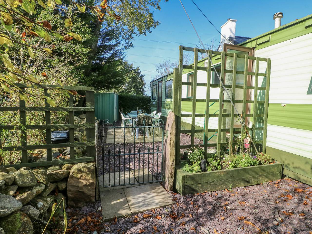 Meadow Island Caravan in Snowdonia
