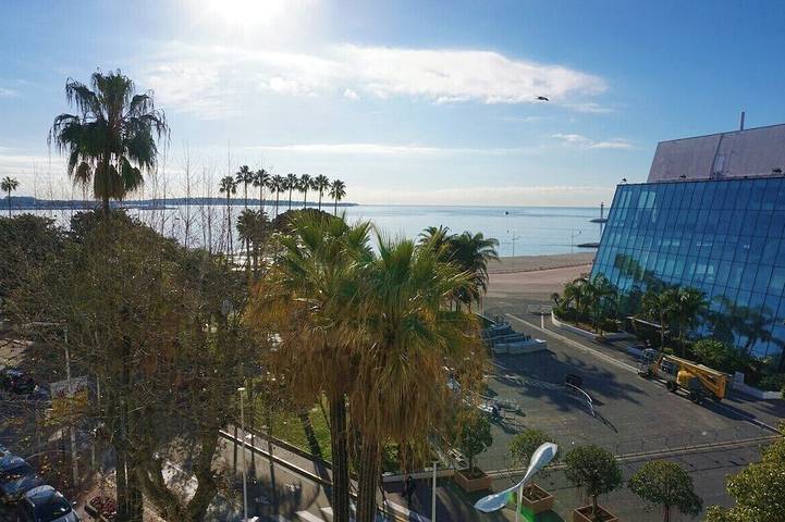 Gîte pour 4 personnes, avec terrasse dans Office de Tourisme de Cannes