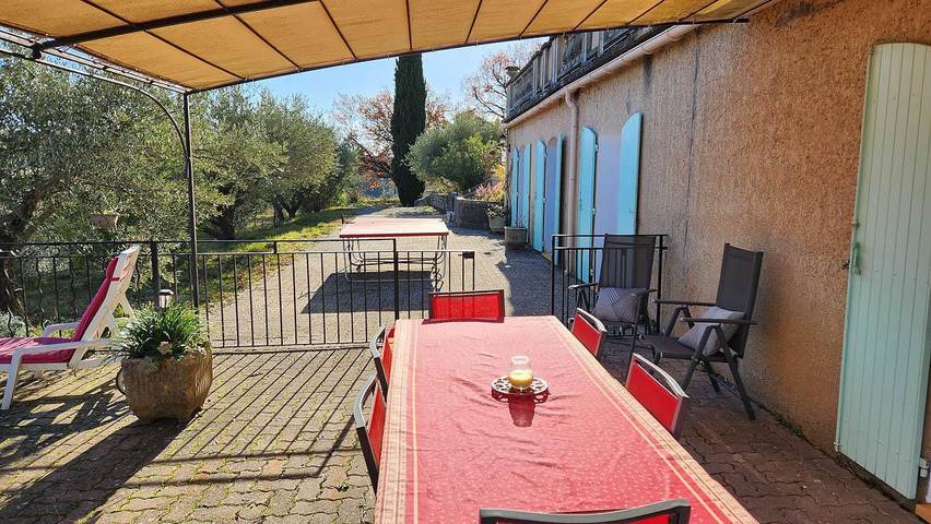 Gîte für 6 Personen, mit Ausblick und Garten in Valensole