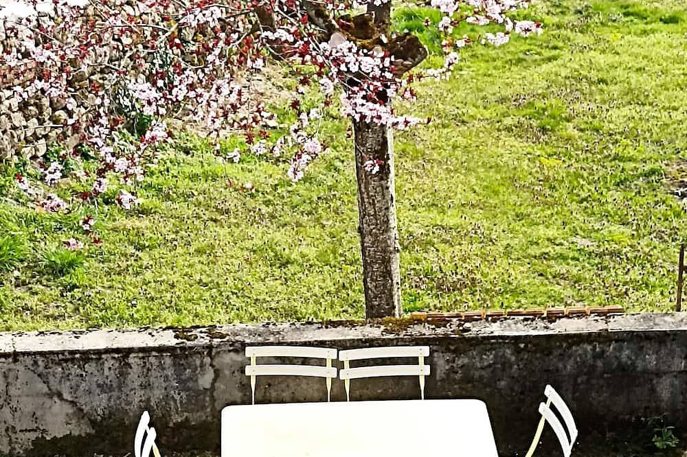 Appartement entier, Chambre à la campagne avec jardin in Junhac, Région d'Aurillac