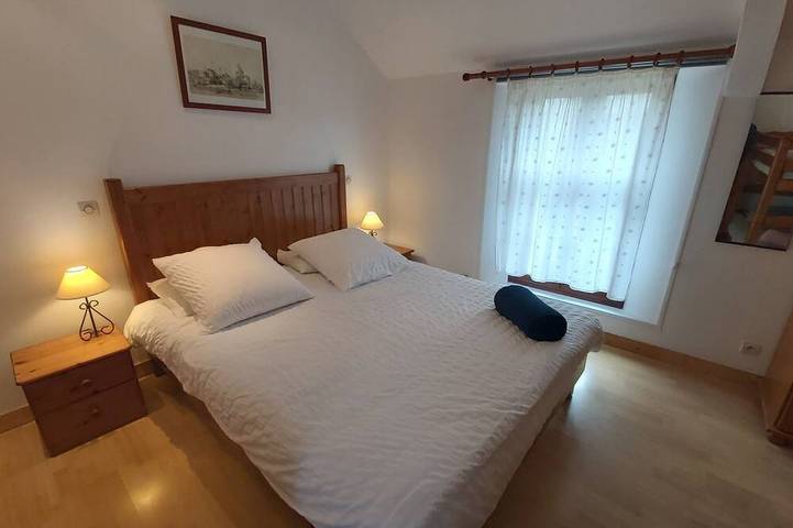Gîte pour 6 personnes, avec Terrasse ainsi que Jardin et Piscine à Calorguen - 4
