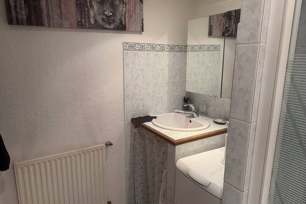 Appartement entier, F1 cocooning extrêmement calme accès forêt tout confort in Saint-Vallier-de-Thiey, Région de Cannes