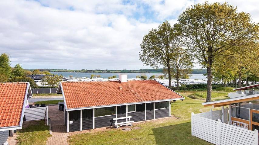 Ferieudlejning for 6 personer, med pool og terrasse i Aabenraa