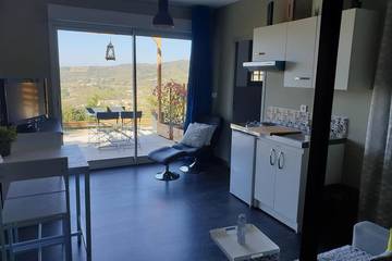 Gîte pour 2 personnes, avec piscine à Cournanel
