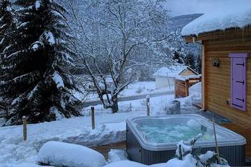 Maison de campagne pour 4 personnes, avec balcon ainsi que jacuzzi et jardin à Rochesson
