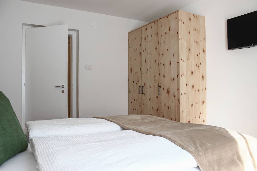 Ganze Wohnung, Deluxe Apartment With Large Balcony, Woodn Interior in Antholz, Rasen-Antholz