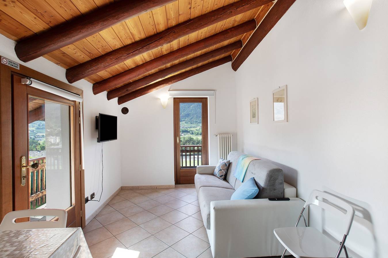 Appartement 'Casa Sabrina - Appartamento Bianco' met Uitzicht op de Bergen, Privéterras en Wi-Fi, foto 11