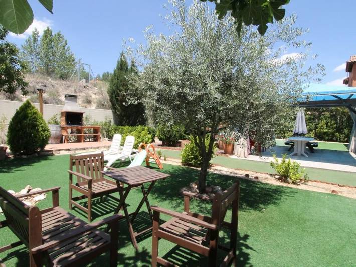 Chalet para 16 personas, con jardín además de terraza y piscina en Castilla-La Mancha - 2