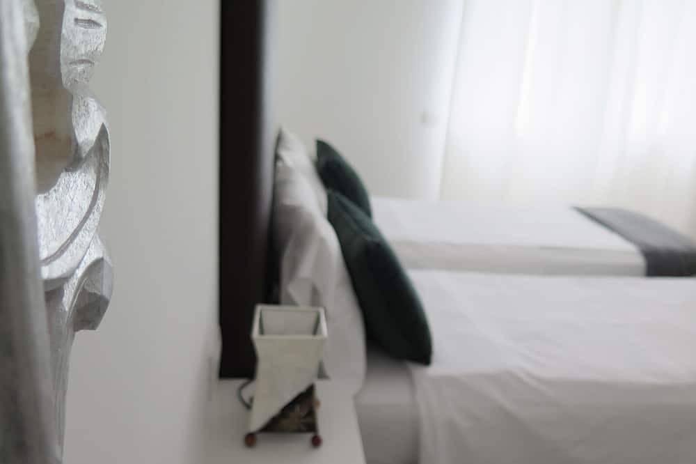 Geheel appartement, Apartment With Independent Balcony/Terrace in Nago-Torbole, Garda Bergen