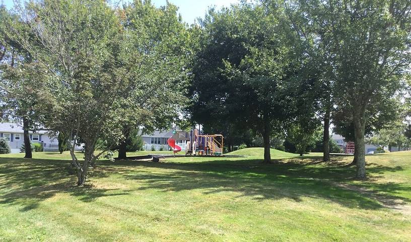 Vacation rental for 12 people, with terrace and yard in Rhode Island