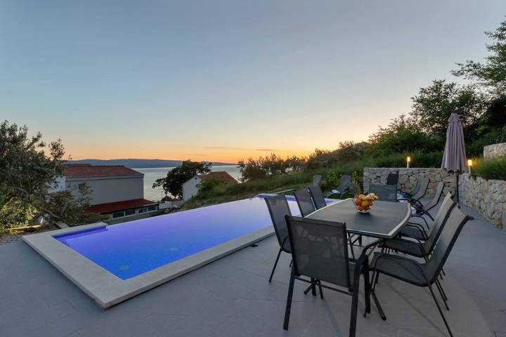 Villa pour 8 personnes, avec vue ainsi que piscine et jardin à Brela - 2