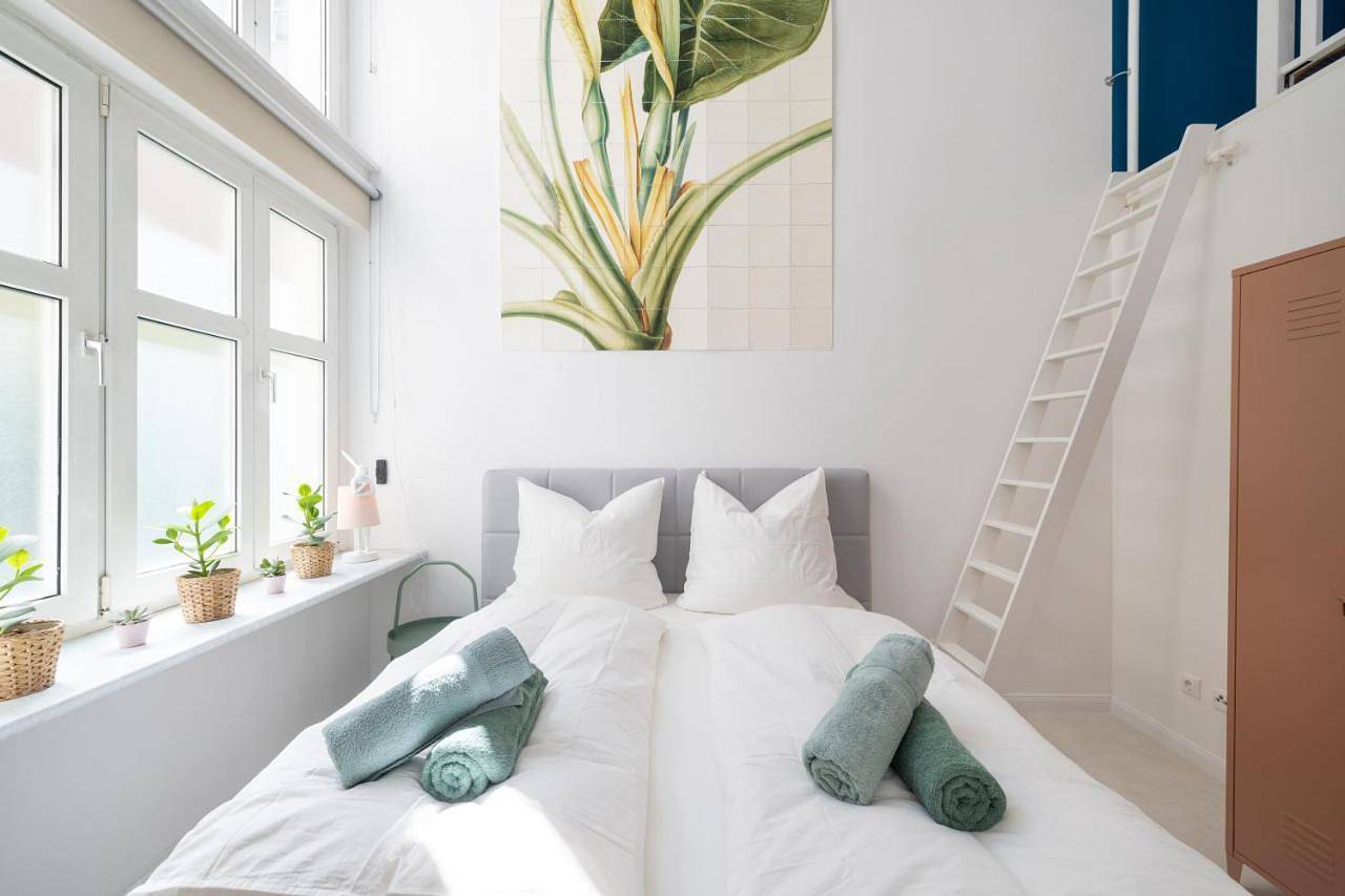 Geheel appartement, Great 2-room Loft with 2 bathrooms and 2 kitchen in Centrum van Berlijn, Berlijn