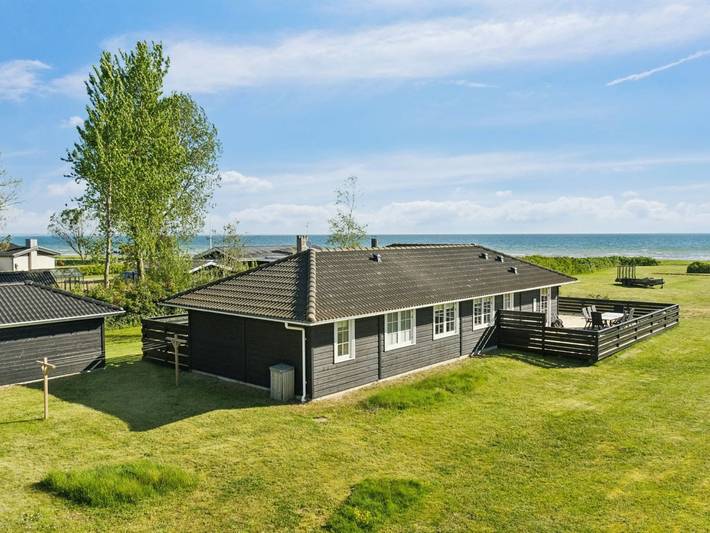 Ferieudlejning for 6 personer, med terrasse i Vejlby Fed