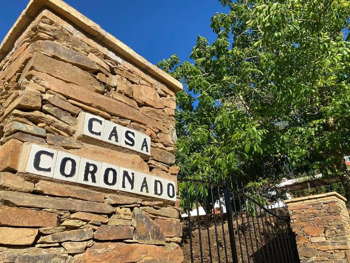Apartamento para 6 personas, con jardín además de piscina y vistas, Se admiten mascotas en Aroche