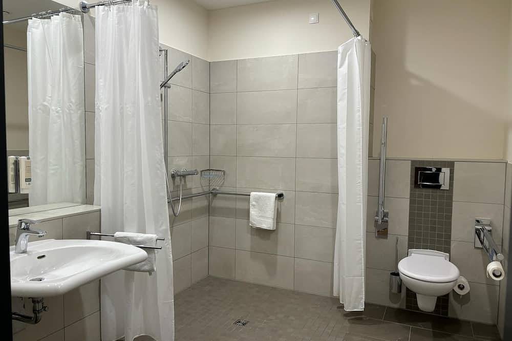 Ganze Wohnung, Familienzimmer mit eigenem Bad / 1 Doppelbett (elektrisch verstellbaren Betten) + 1 ausziehbares Einzelbett in Hildesheim, Landkreis Hildesheim
