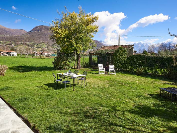Ferienwohnung für 4 Personen, mit Balkon und Seeblick sowie Ausblick und Garten am Comer See - 2