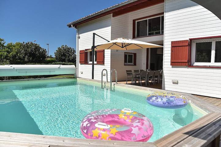 Maison de vacances pour 12 personnes, avec jardin ainsi que jacuzzi et terrasse, animaux acceptés