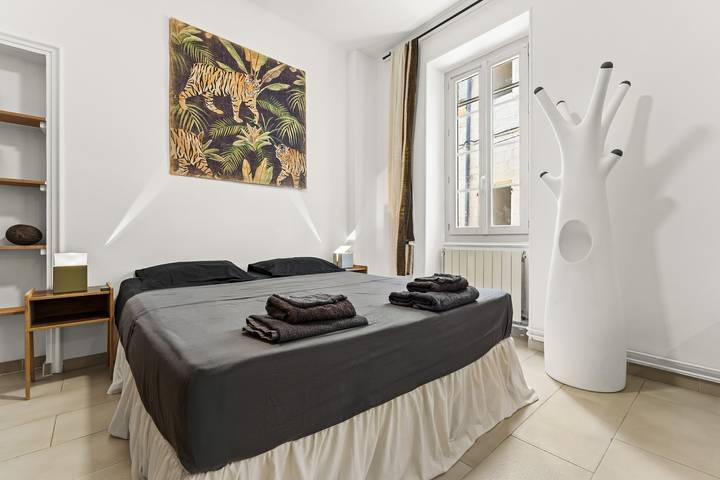 Appartamento intero, Appartamento spazioso e accogliente con terrazza nel centro di Beaucaire in Beaucaire, Nimes e dintorni