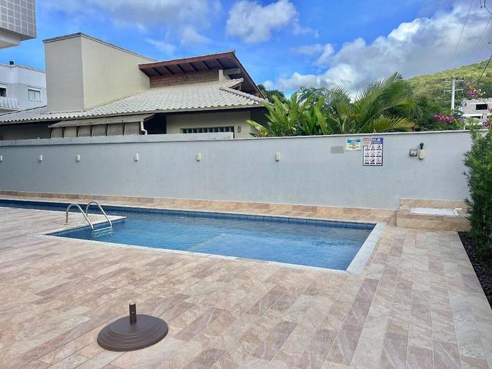 Casas e apartamentos de temporada para 6 pessoas, com piscina em Governador Celso Ramos