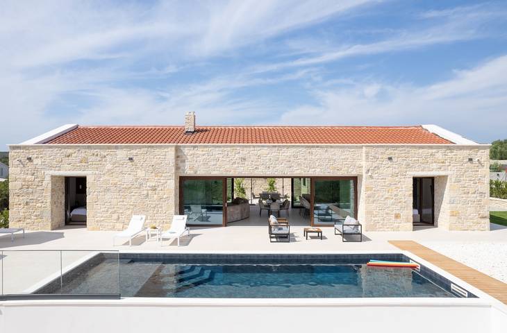 Villa för 16 Personer, med pool samt trädgård och bastu i Zadar