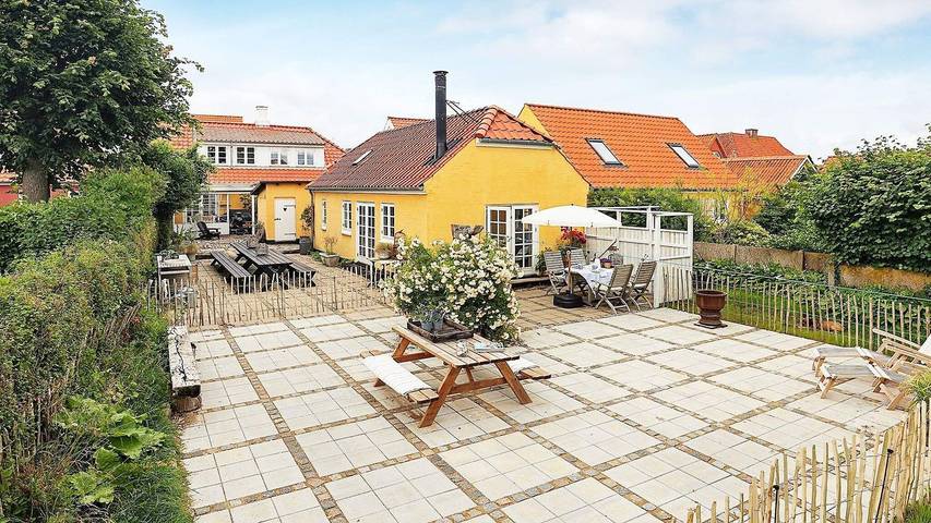 Feriehus for 4 personer, med terrasse, dyr tillatt i Sæby