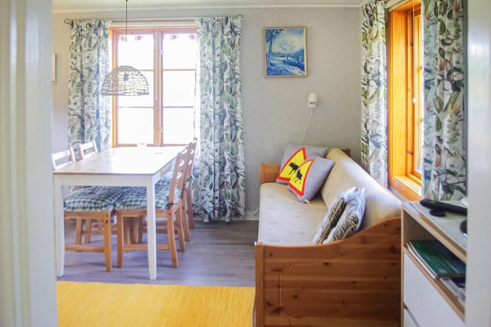 Nice home in Gunnarskog with Wifi in Värmlands land